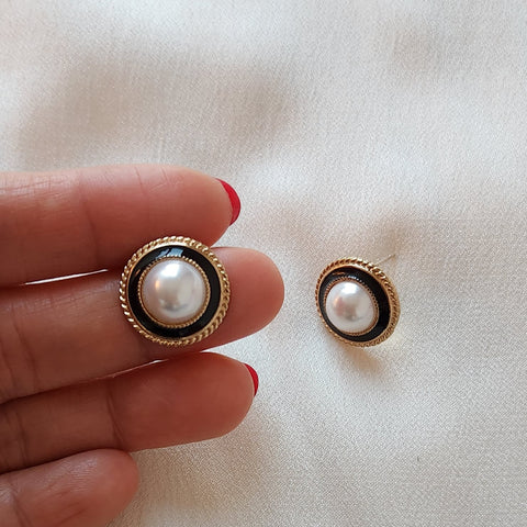 Pearl Studs Earrings with Black Bezel | Style No. 224